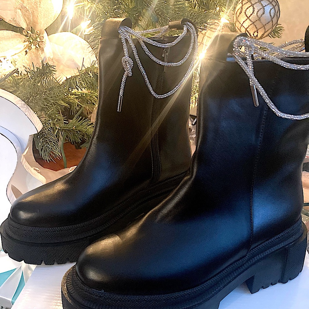 Brand new Tarzkiz black boots